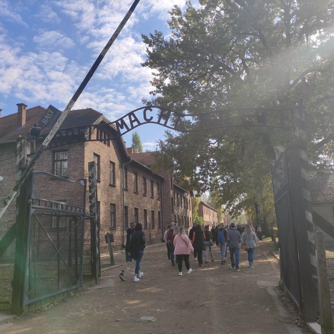 WYCIECZKA KLAS ÓSMYCH DO MUZEUM AUSCHWITZ-BIRKENAU