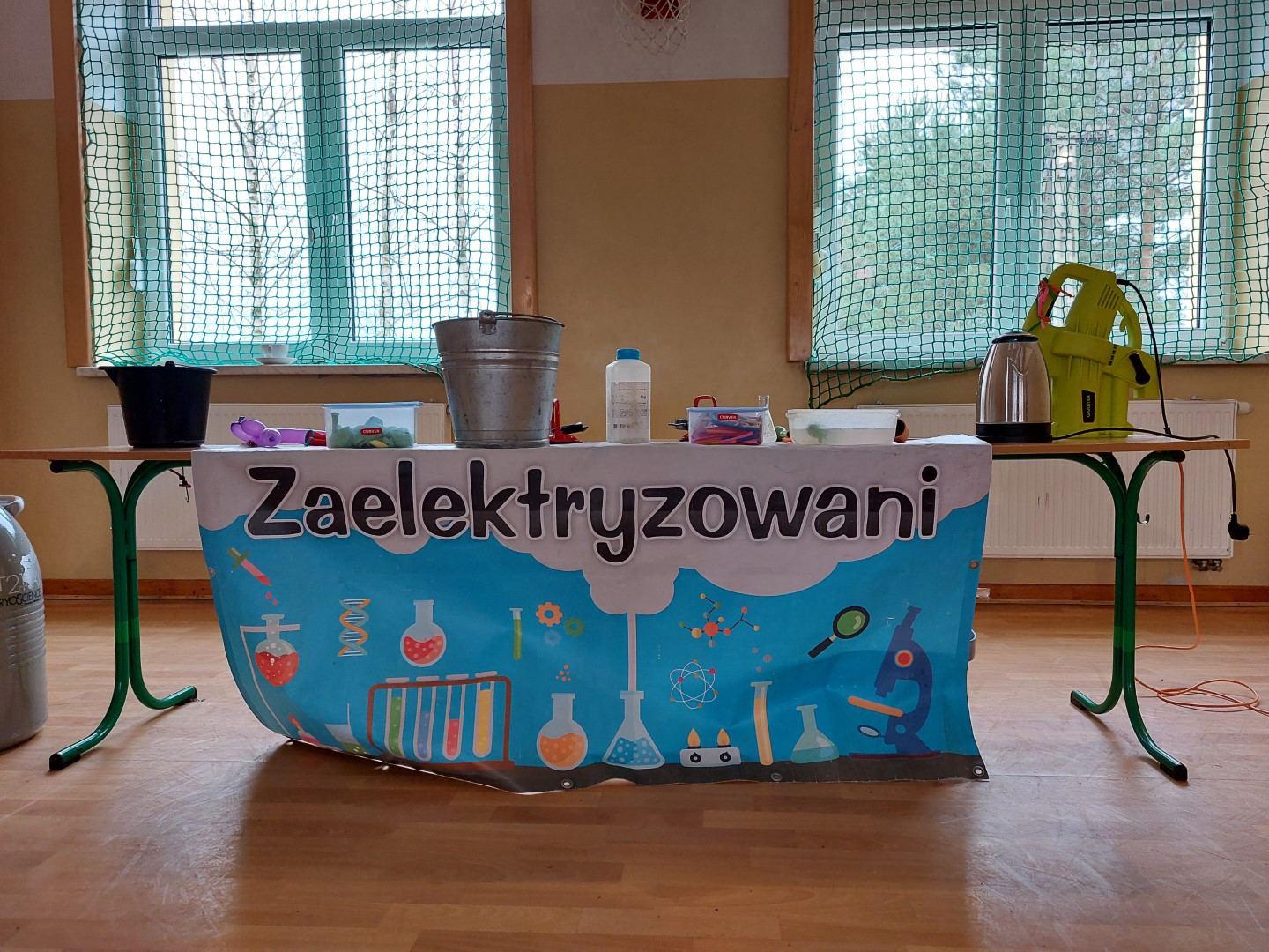 Poczuj chemię do fizyki” – grupa „Zaelektryzowani” w naszej szkole
