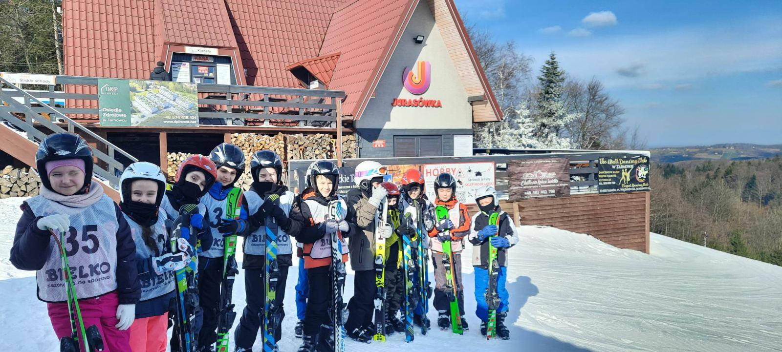 Niecodzienna lekcja wychowania fizycznego kl. 3 na stoku Jurasówka w Siemiechowie