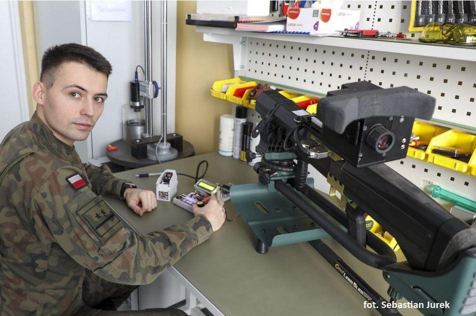 Podporucznik mgr inż. Mateusz Kozdroń, oficer i innowator.