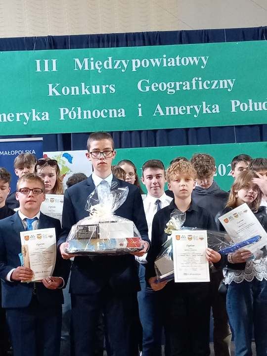 SUKCES W MIĘDZYPOWIATOWYM KONKURSIE GEOGRAFICZNYM