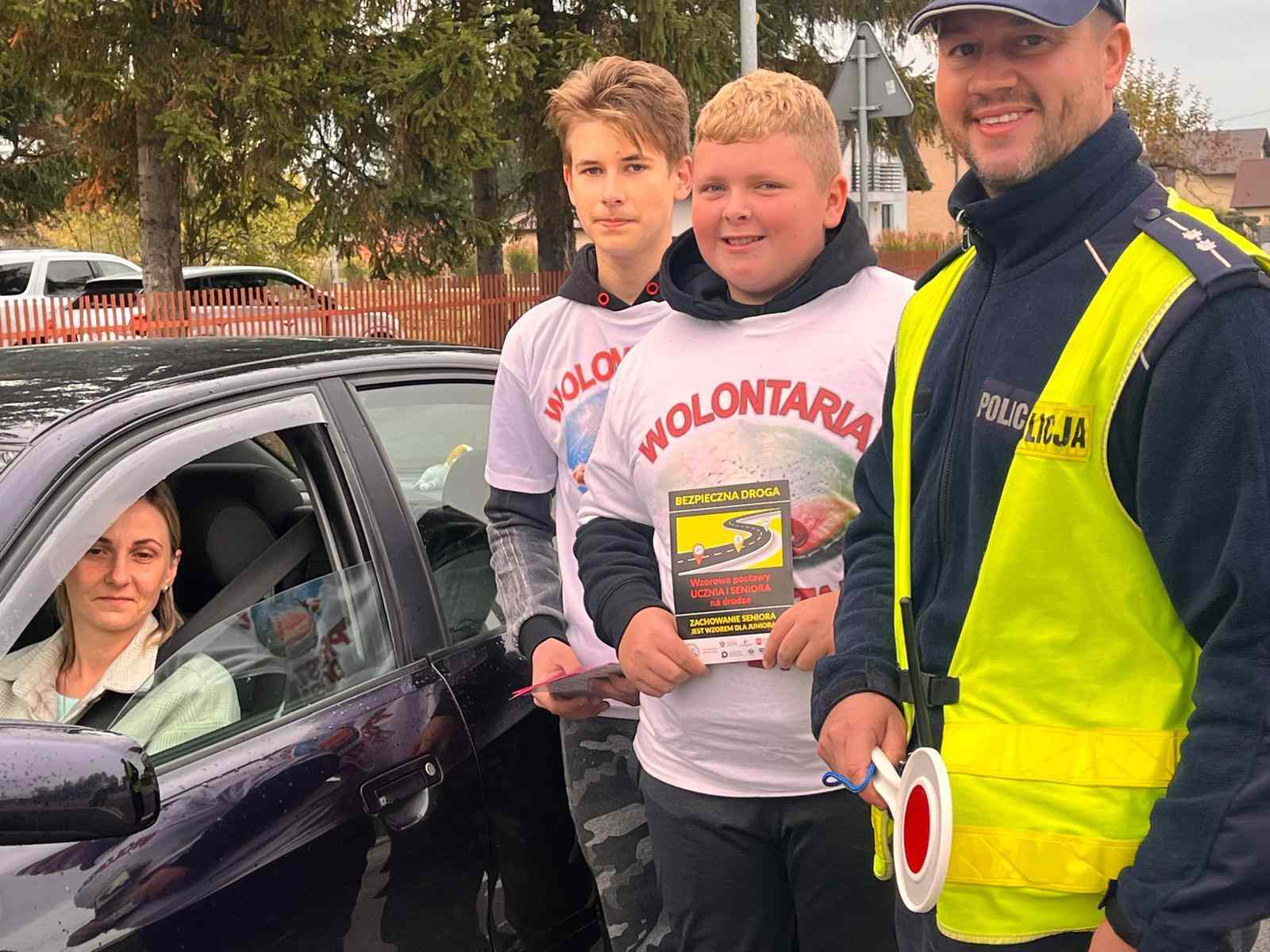 SPOTKANIE Z POLICJANTEM I AKCJA BEZPIECZNA DROGA