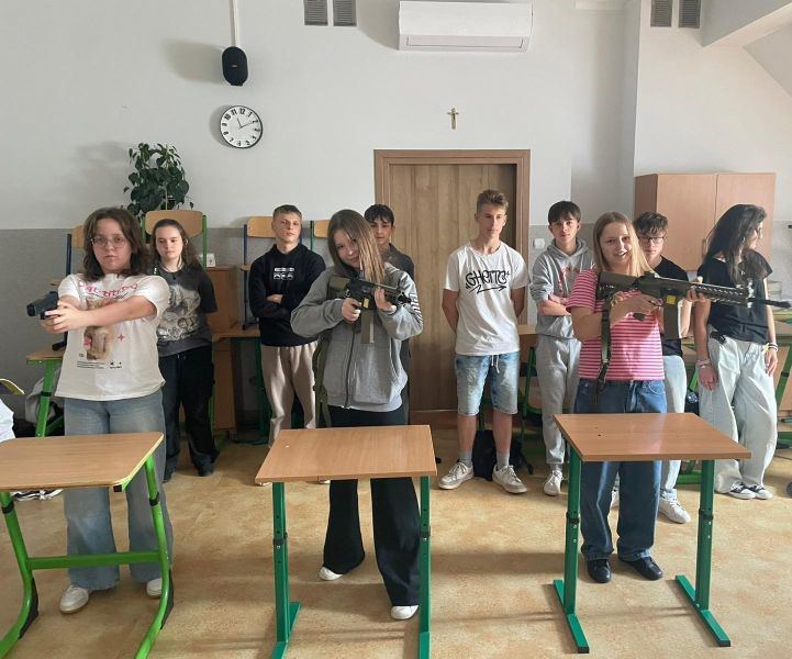 NOWOCZESNA STRZELNICA LASEROWA W NASZEJ SZKOLE