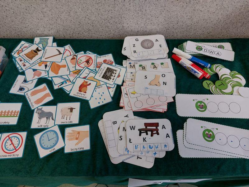 OJCZYSTY NA WESOŁO, CZYLI JĘZYKOWE ŁAMAŃCE I ORTOGRAFICZNE HARCE