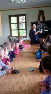Klasa 2 w gospodarstwie pszczelarskim