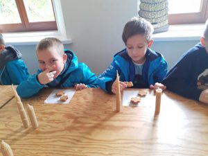 Klasa 2 w gospodarstwie pszczelarskim