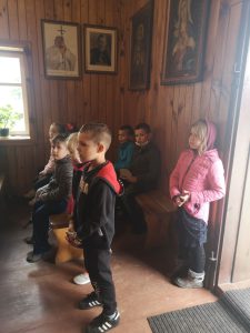WYCIECZKA UCZNIÓW KLASY I DO BRZEŹNICY I WAŁ RUDY