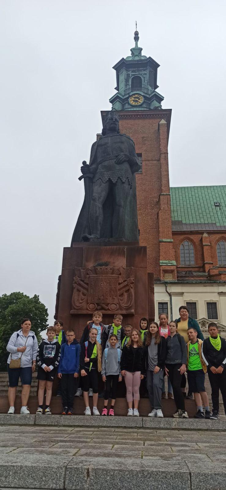 SZLAKIEM PIERWSZYCH PIASTÓW