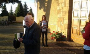 Senior bezpieczny na drodze