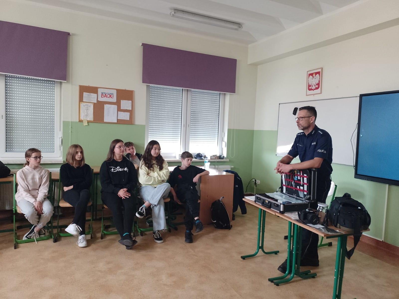Spotkanie z technikiem kryminalistyki