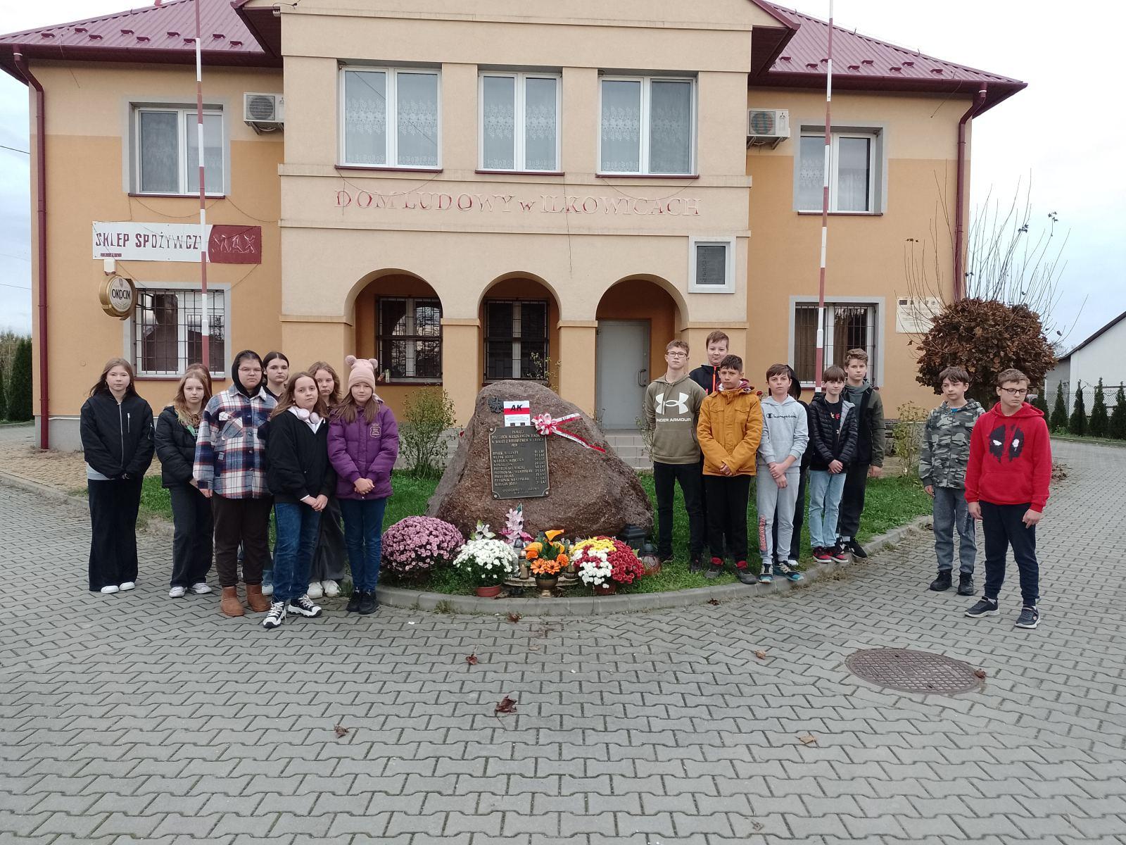 CZEŚĆ ICH PAMIĘCI!