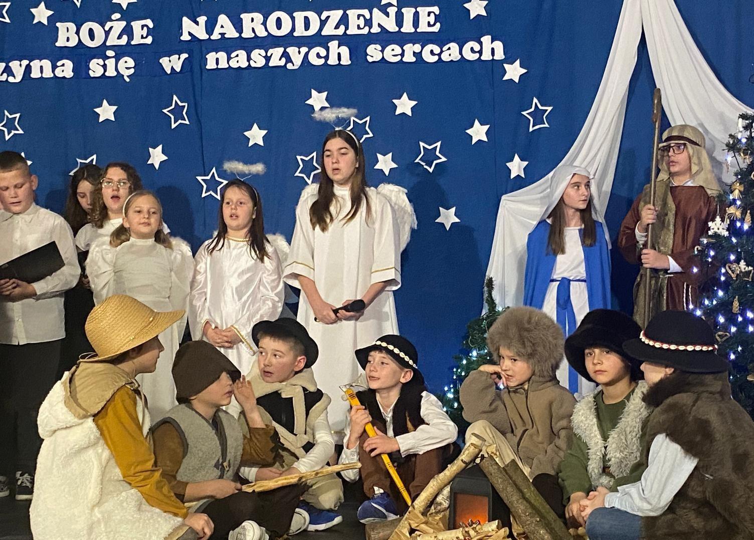 BOŻE NARODZENIE ZACZYNA SIĘ W NASZYCH SERCACH