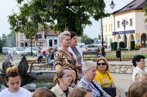 Narodowe Czytanie na rynku w Żabnie