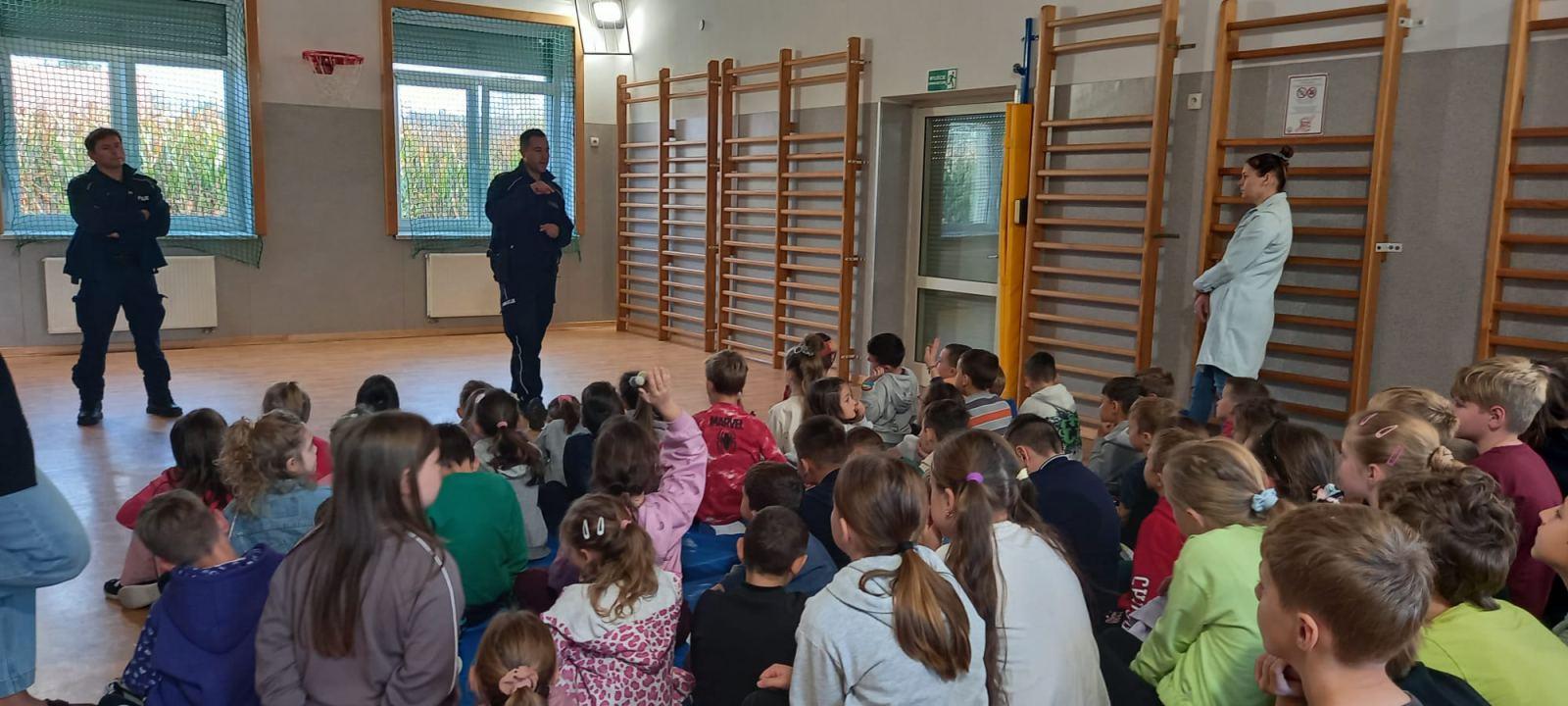 BEZPIECZNI NA CO DZIEŃ – SPOTKANIE Z POLICJANTAMI